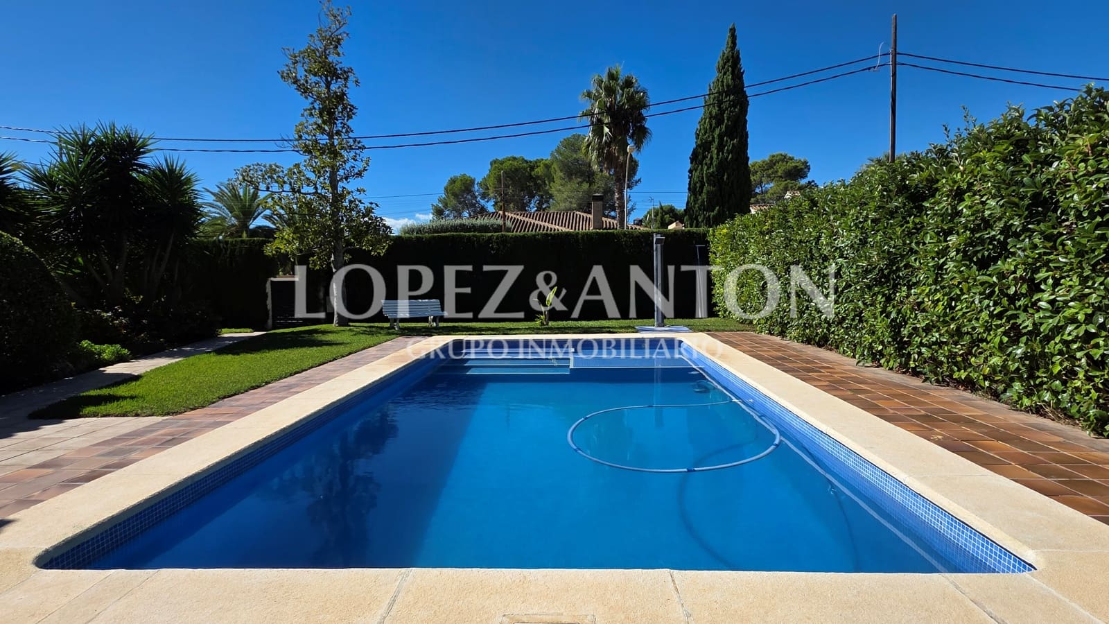 3 soveværelse Villa til salg i L'Eliana med swimmingpool garage - € 890.000 (Ref: 10175508)