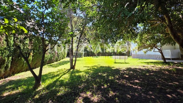 3 Zimmer Villa zu verkaufen in L'Eliana mit Pool Garage - 890.000 € (Ref: 10175508)