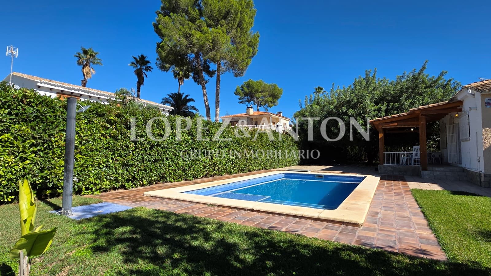 3 soveværelse Villa til salg i L'Eliana med swimmingpool garage - € 890.000 (Ref: 10175508)