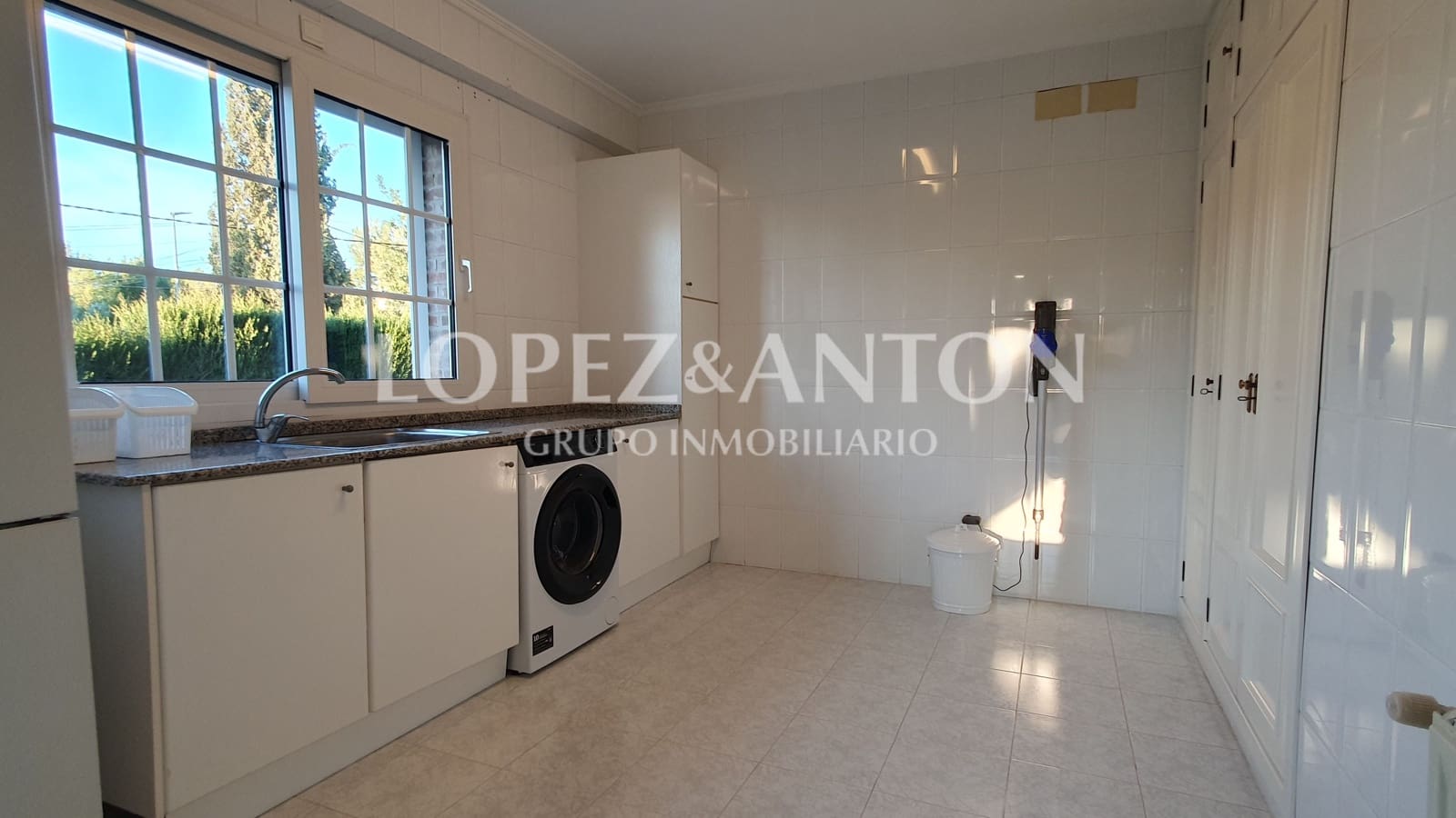 5 bedroom Villa for sale in L'Eliana with pool garage - € 995,000 (Ref: 8054594)