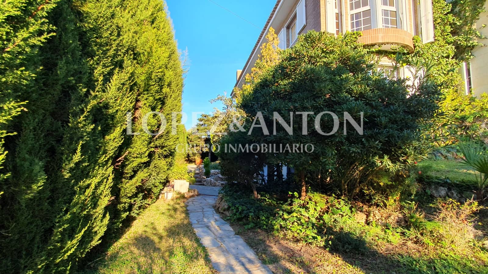 5 bedroom Villa for sale in L'Eliana with pool garage - € 995,000 (Ref: 8054594)