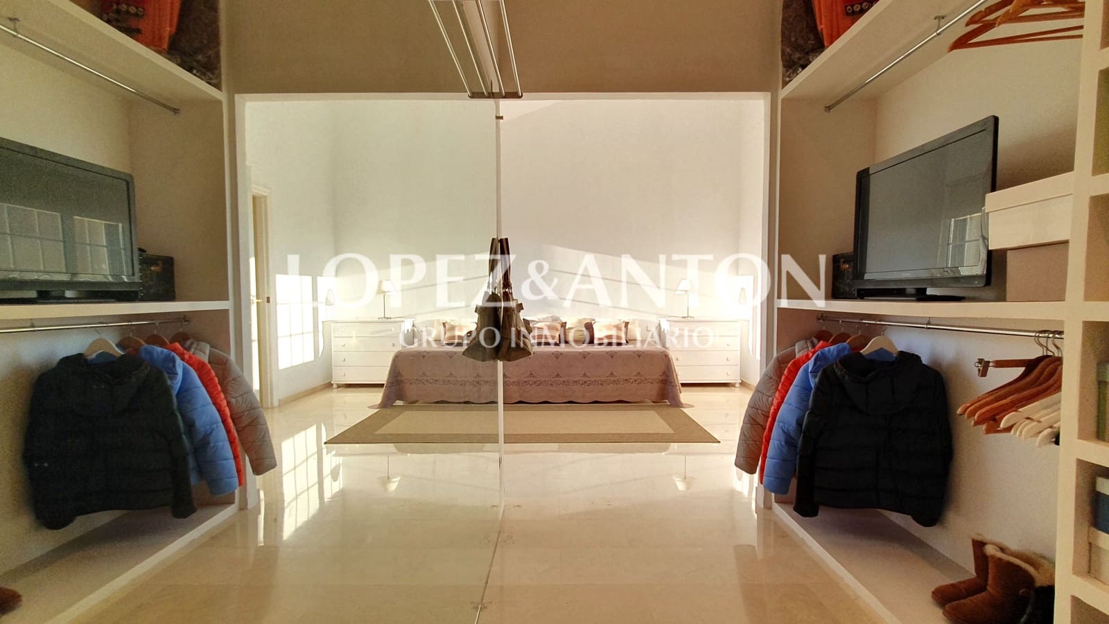5 bedroom Villa for sale in L'Eliana with pool garage - € 995,000 (Ref: 8054594)