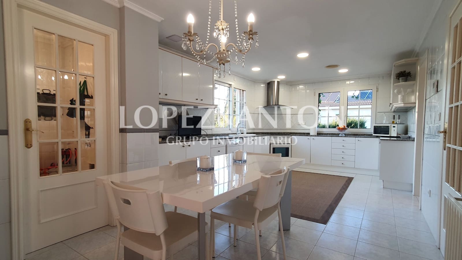 5 bedroom Villa for sale in L'Eliana with pool garage - € 995,000 (Ref: 8054594)