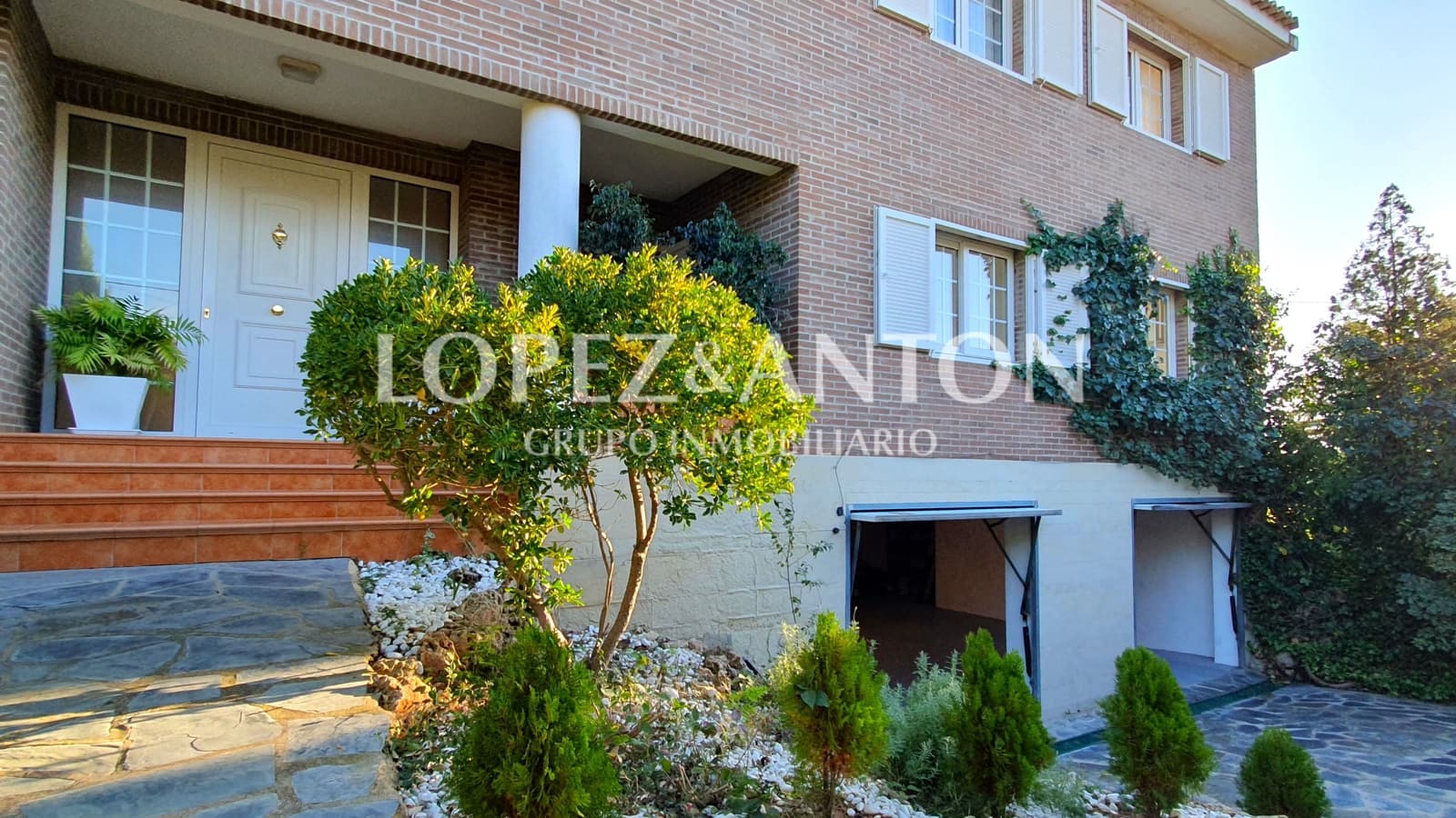 5 bedroom Villa for sale in L'Eliana with pool garage - € 995,000 (Ref: 8054594)