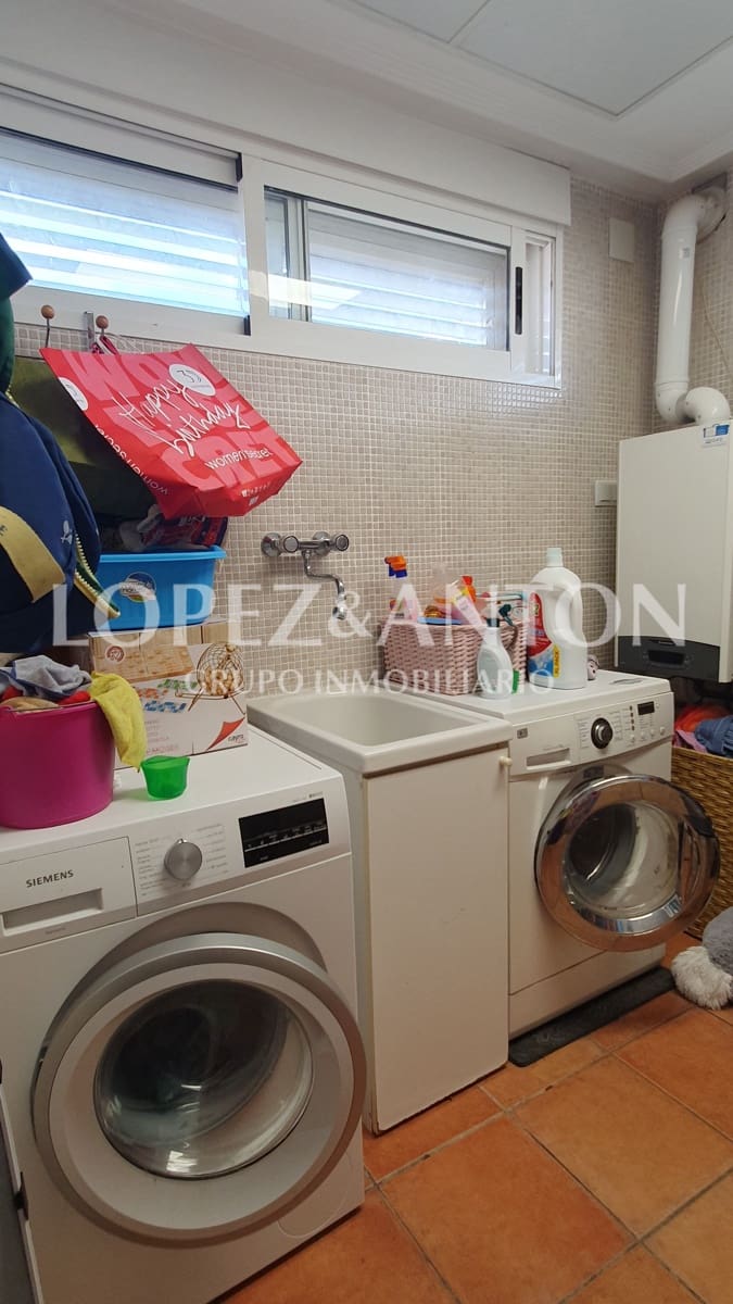 8 soverom Villa til salgs i L'Eliana med svømmebasseng garasje - € 830 000 (Ref: 8316584)