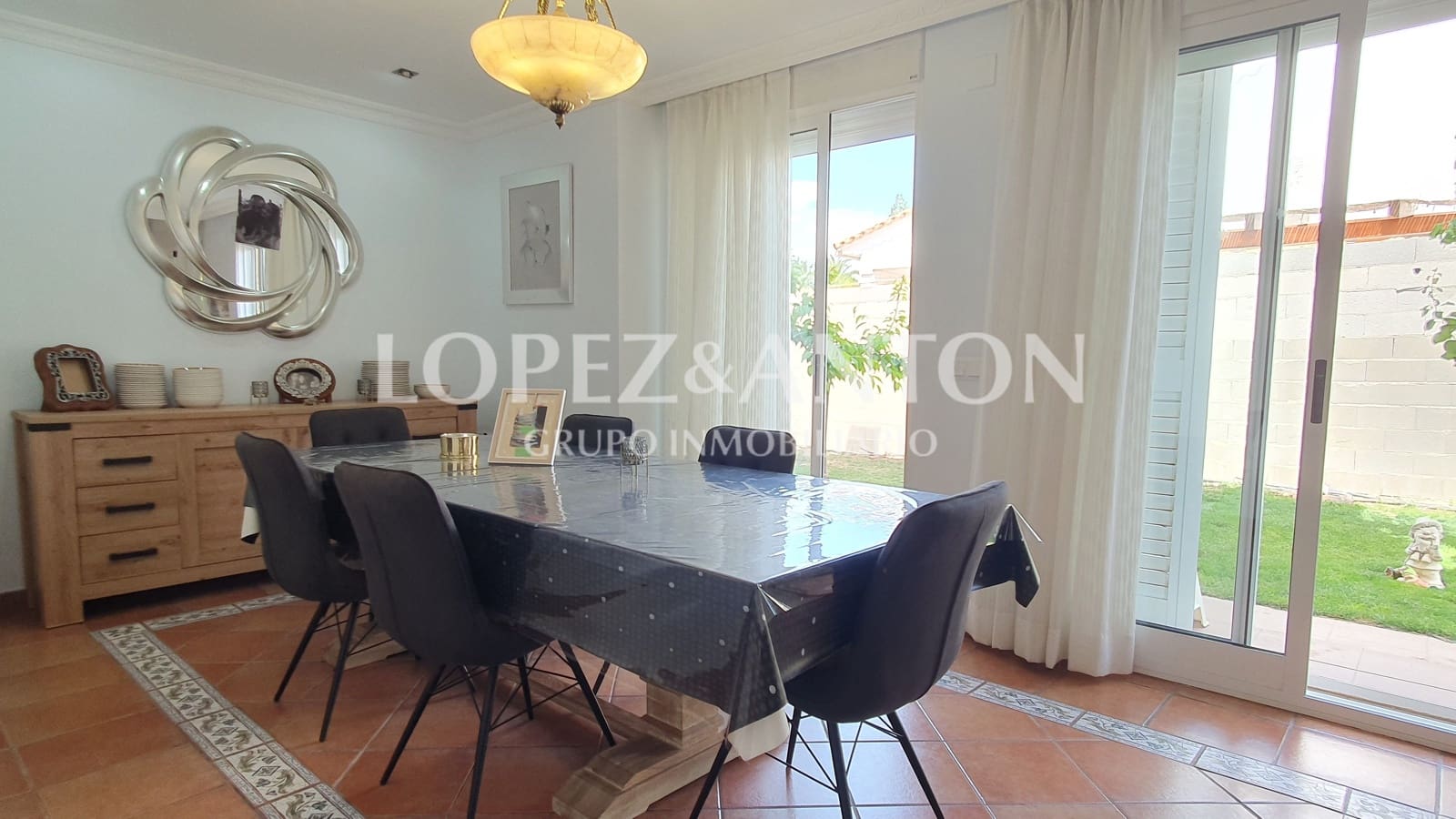 8 soverom Villa til salgs i L'Eliana med svømmebasseng garasje - € 830 000 (Ref: 8316584)