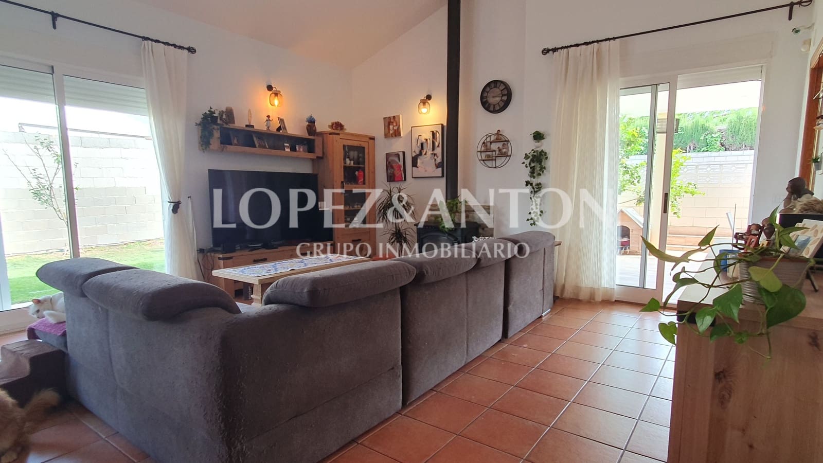 8 soverom Villa til salgs i L'Eliana med svømmebasseng garasje - € 830 000 (Ref: 8316584)