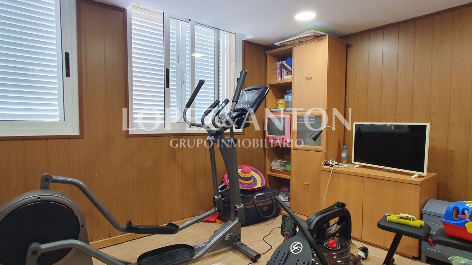 8 soverom Villa til salgs i L'Eliana med svømmebasseng garasje - € 830 000 (Ref: 8316584)