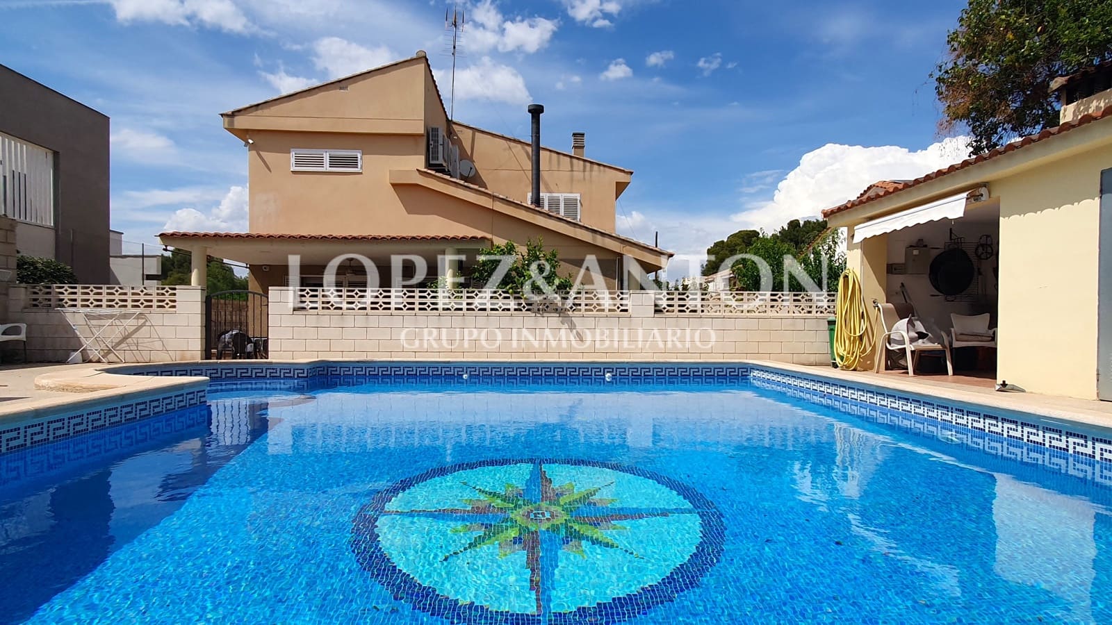 8 soverom Villa til salgs i L'Eliana med svømmebasseng garasje - € 830 000 (Ref: 8316584)