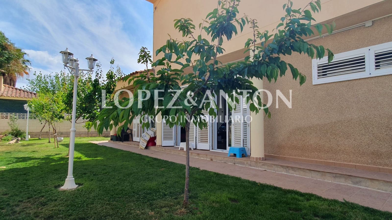 8 soverom Villa til salgs i L'Eliana med svømmebasseng garasje - € 830 000 (Ref: 8316584)