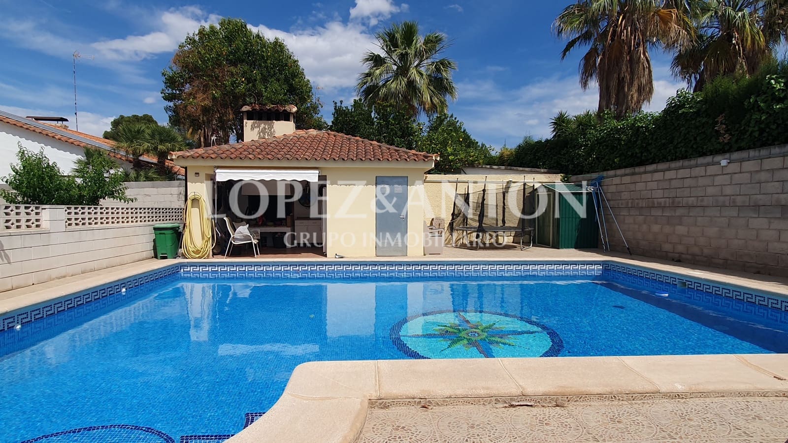 8 soverom Villa til salgs i L'Eliana med svømmebasseng garasje - € 830 000 (Ref: 8316584)