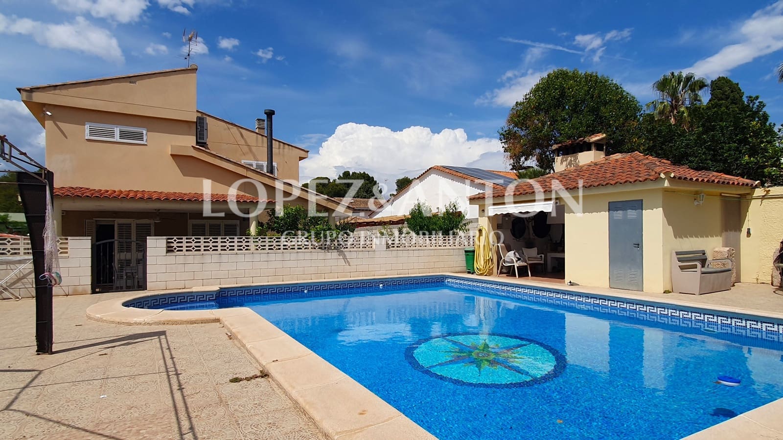 8 soverom Villa til salgs i L'Eliana med svømmebasseng garasje - € 830 000 (Ref: 8316584)