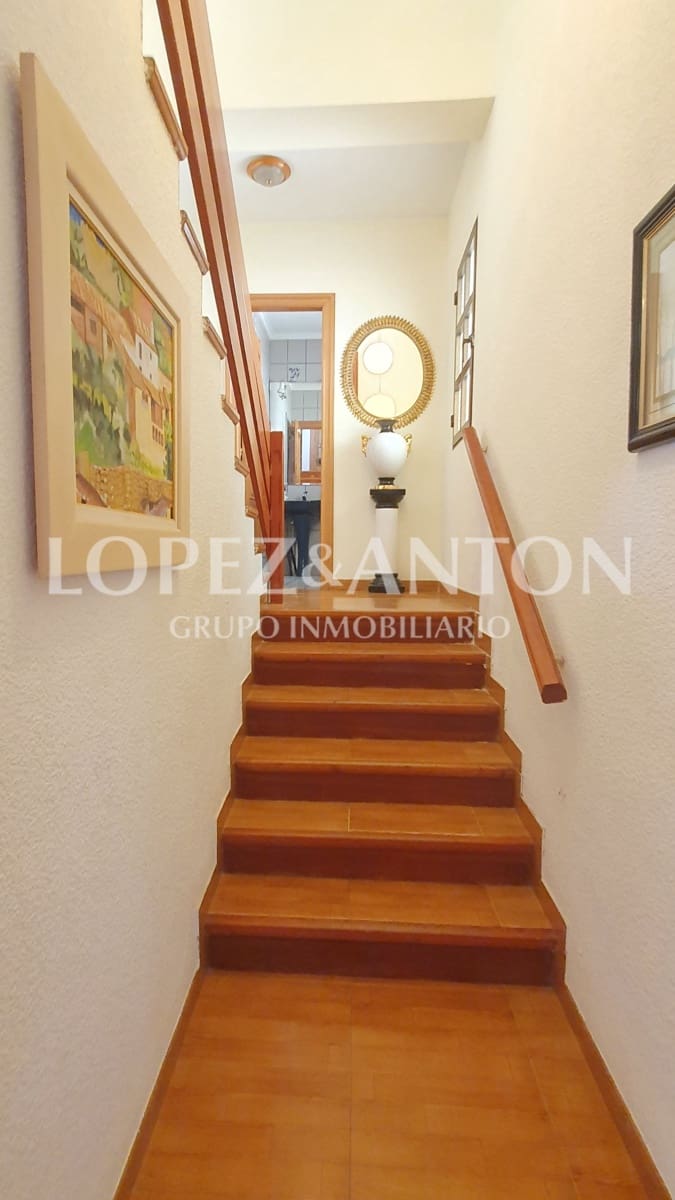 4 soveværelse Villa til salg i L'Eliana med swimmingpool garage - € 590.000 (Ref: 8537952)