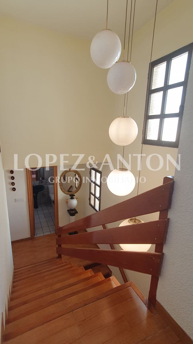 4 soveværelse Villa til salg i L'Eliana med swimmingpool garage - € 590.000 (Ref: 8537952)