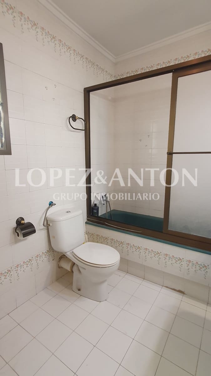 4 soveværelse Villa til salg i L'Eliana med swimmingpool garage - € 590.000 (Ref: 8537952)