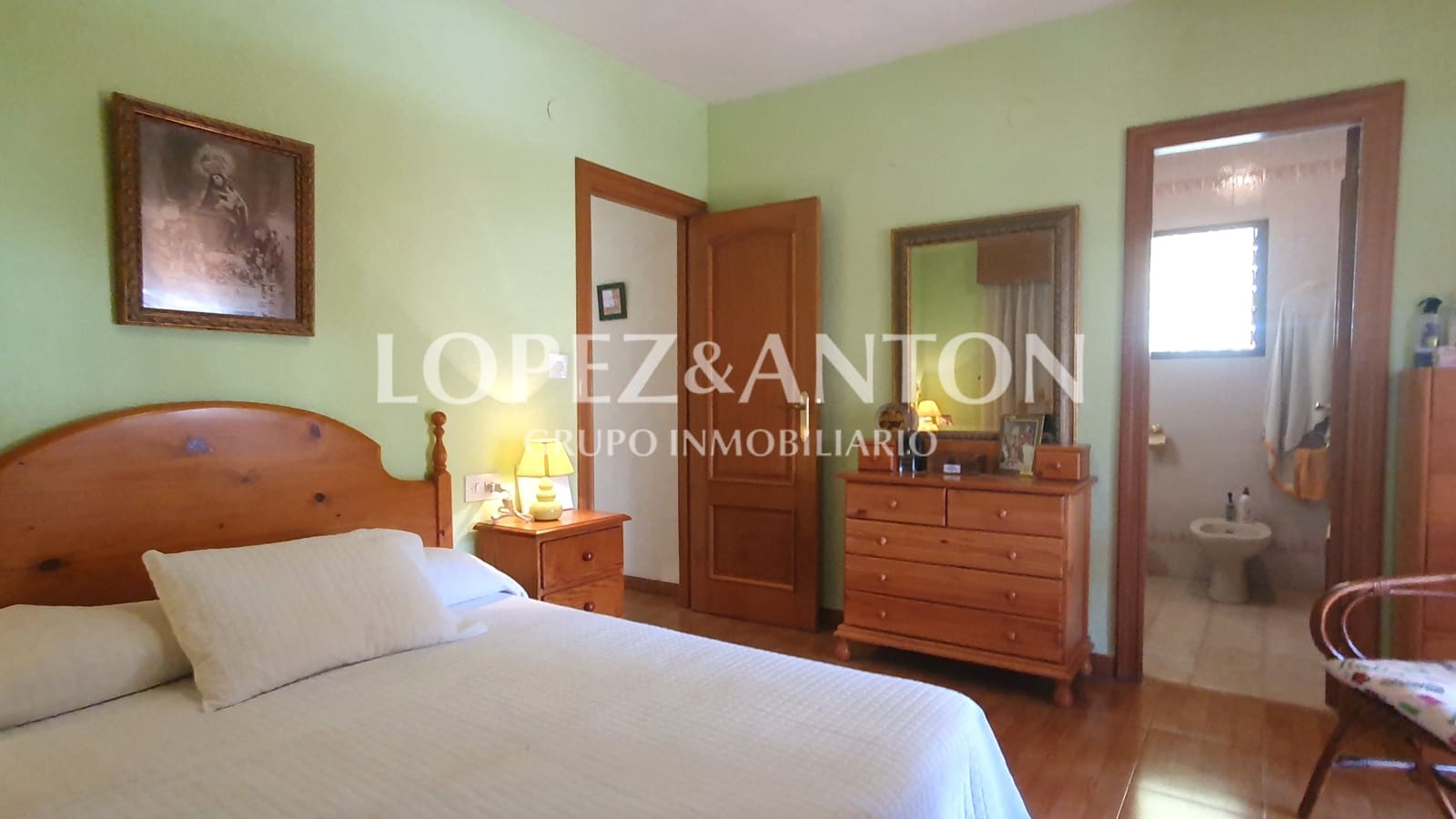 4 soveværelse Villa til salg i L'Eliana med swimmingpool garage - € 590.000 (Ref: 8537952)