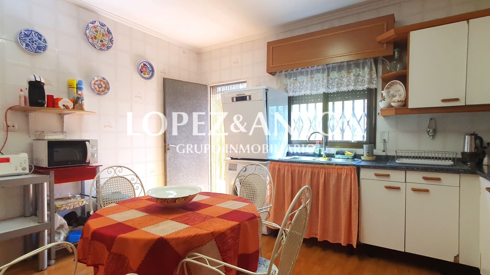 4 soveværelse Villa til salg i L'Eliana med swimmingpool garage - € 590.000 (Ref: 8537952)