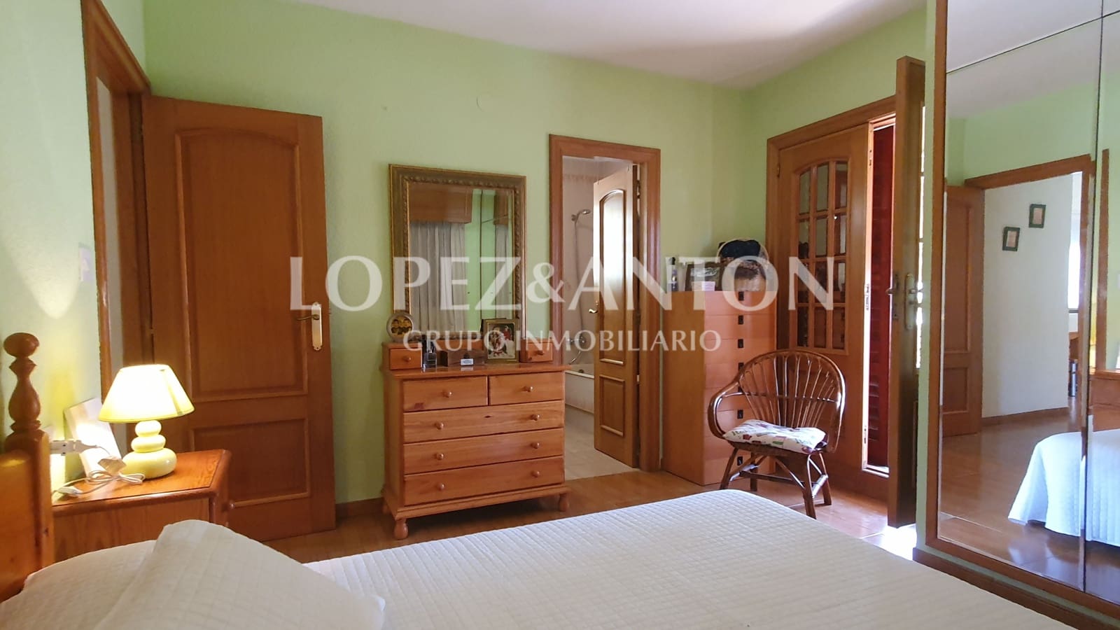 4 soveværelse Villa til salg i L'Eliana med swimmingpool garage - € 590.000 (Ref: 8537952)