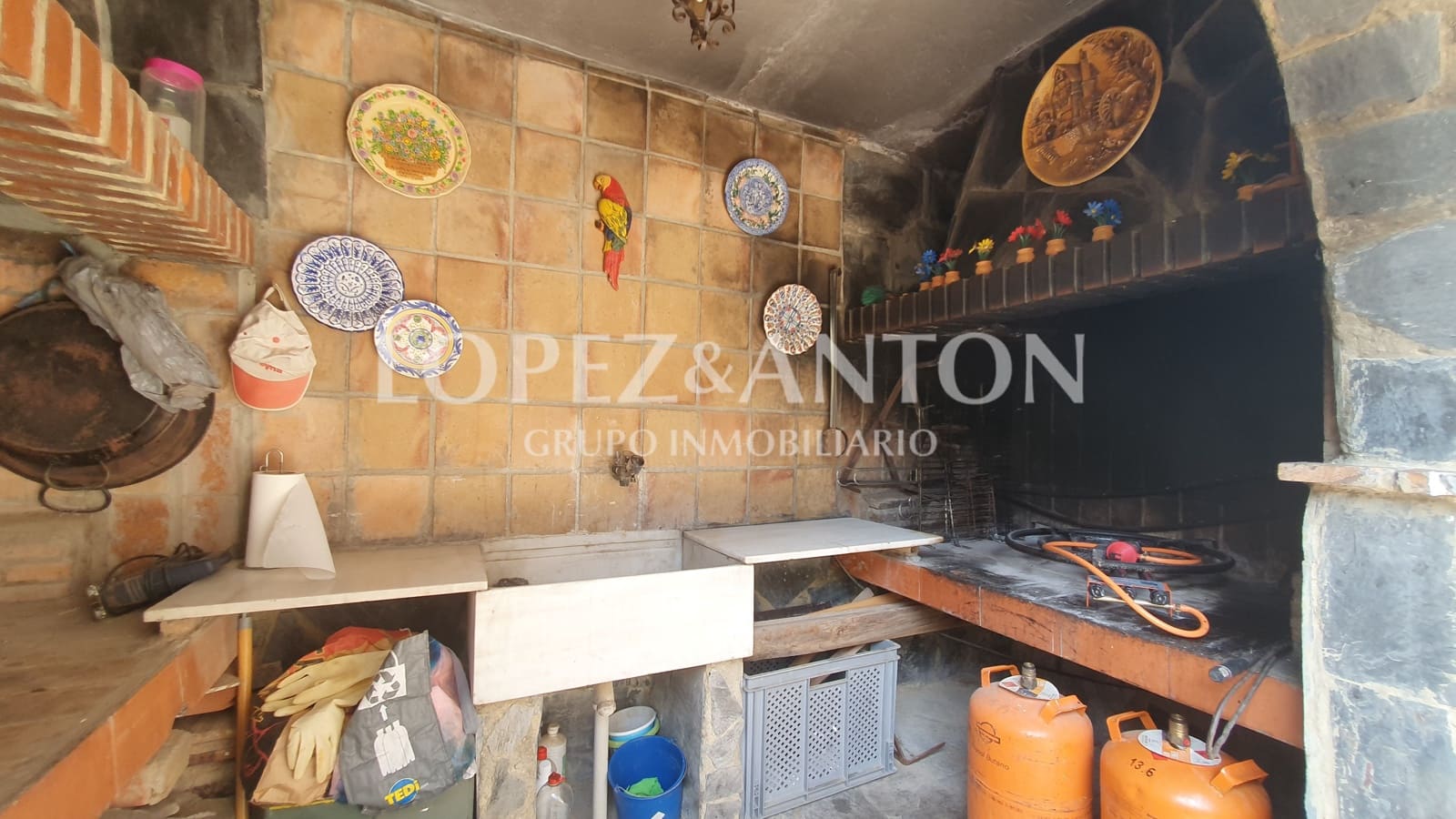 4 soveværelse Villa til salg i L'Eliana med swimmingpool garage - € 590.000 (Ref: 8537952)