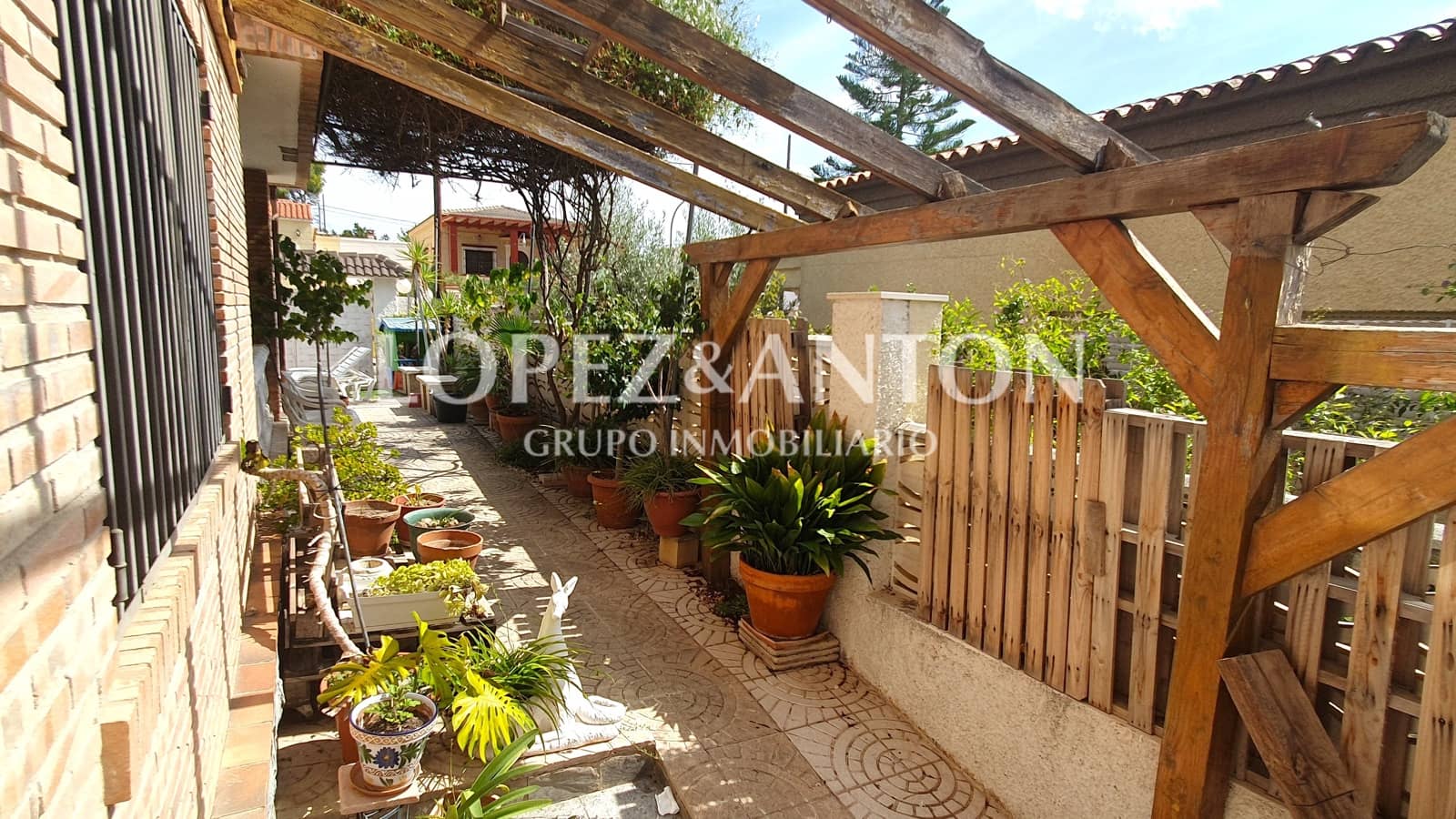 4 soveværelse Villa til salg i L'Eliana med swimmingpool garage - € 590.000 (Ref: 8537952)