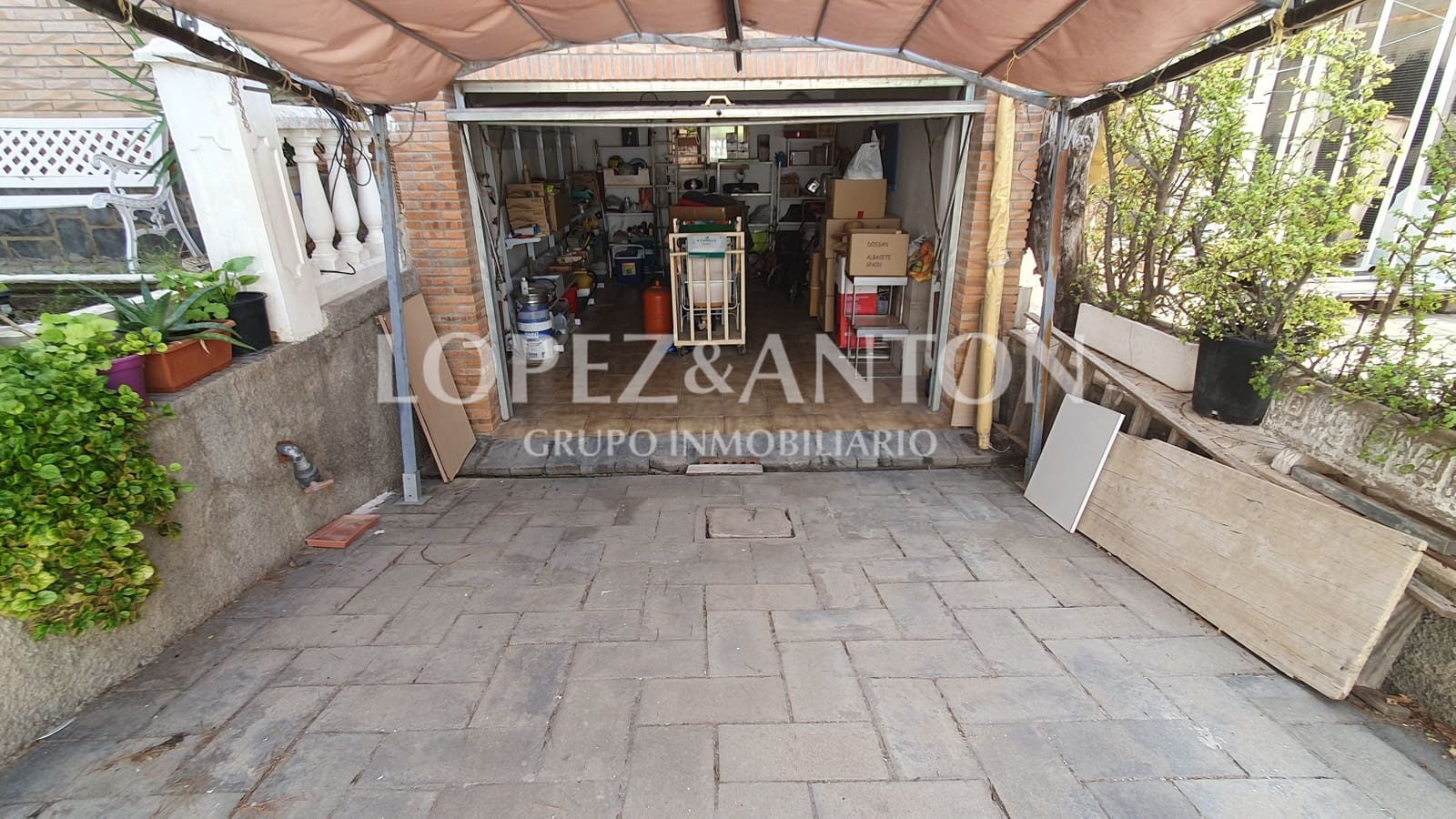 4 soveværelse Villa til salg i L'Eliana med swimmingpool garage - € 590.000 (Ref: 8537952)