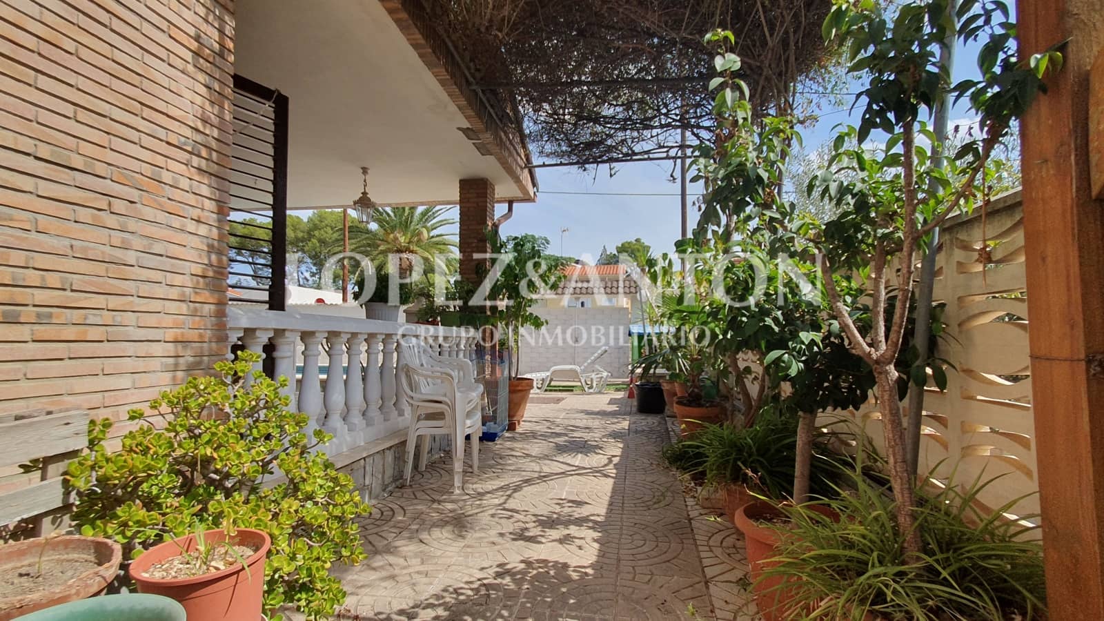 4 soveværelse Villa til salg i L'Eliana med swimmingpool garage - € 590.000 (Ref: 8537952)