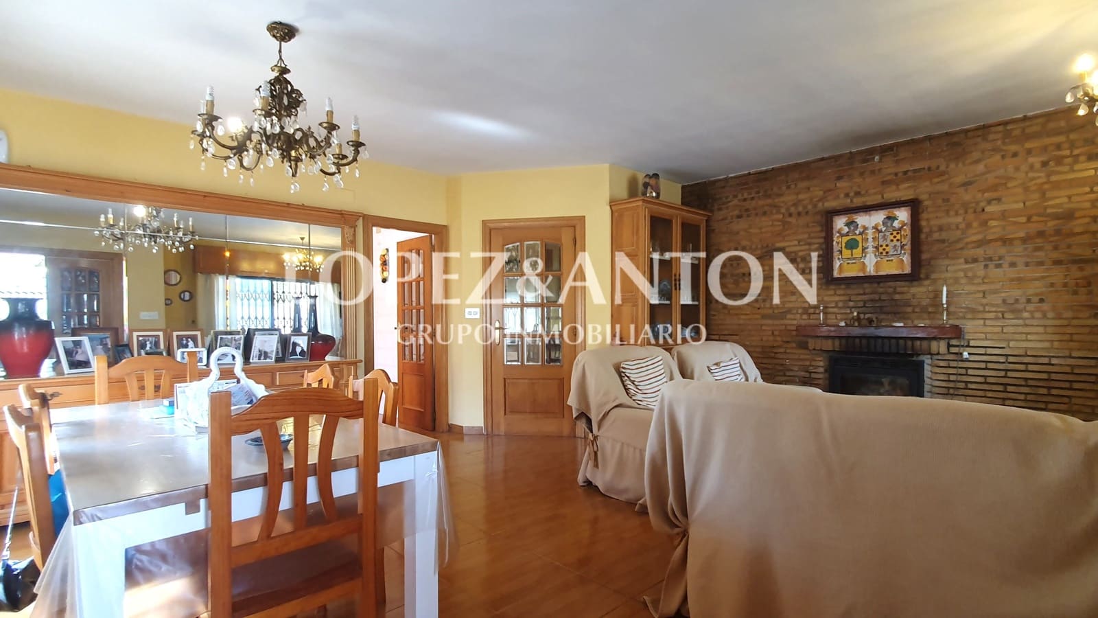 4 soveværelse Villa til salg i L'Eliana med swimmingpool garage - € 590.000 (Ref: 8537952)