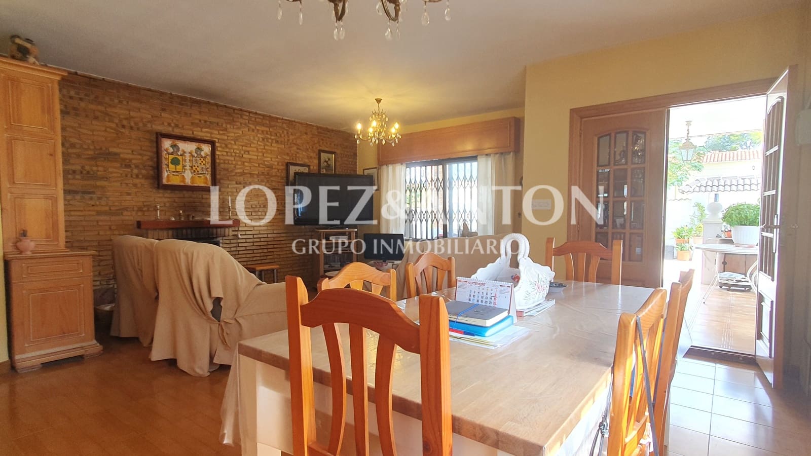 4 soveværelse Villa til salg i L'Eliana med swimmingpool garage - € 590.000 (Ref: 8537952)