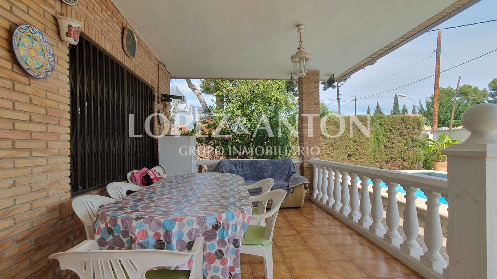 4 soveværelse Villa til salg i L'Eliana med swimmingpool garage - € 590.000 (Ref: 8537952)