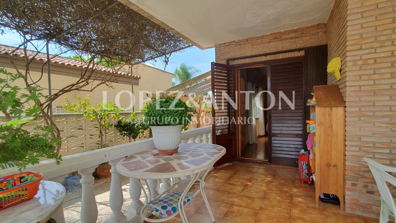 4 soveværelse Villa til salg i L'Eliana med swimmingpool garage - € 590.000 (Ref: 8537952)