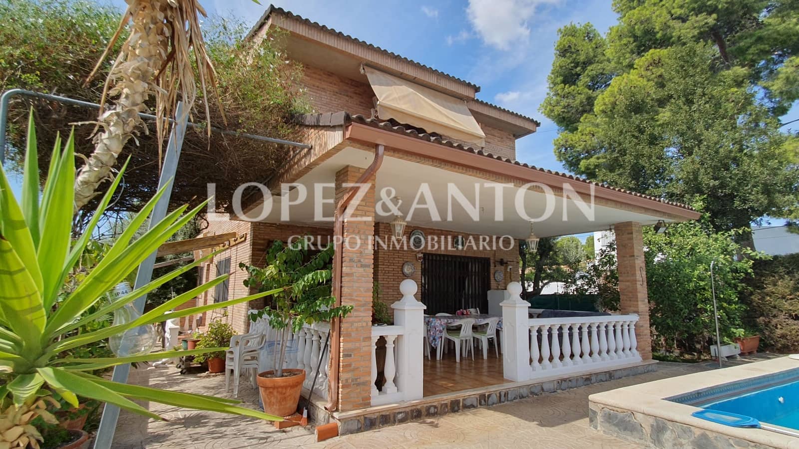 4 soveværelse Villa til salg i L'Eliana med swimmingpool garage - € 590.000 (Ref: 8537952)