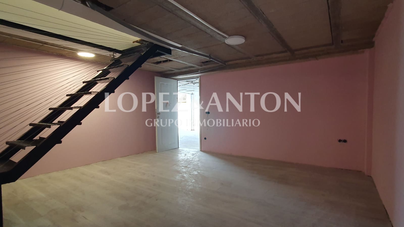 7 soveværelse Villa til salg i L'Eliana med swimmingpool garage - € 480.000 (Ref: 8537953)