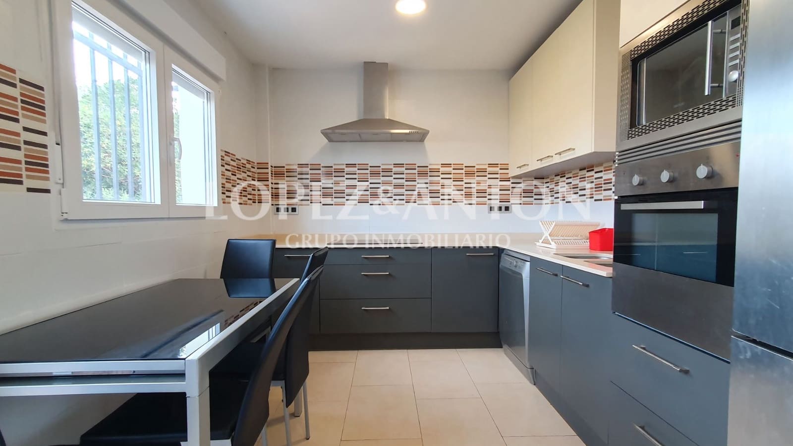 7 soveværelse Villa til salg i L'Eliana med swimmingpool garage - € 480.000 (Ref: 8537953)