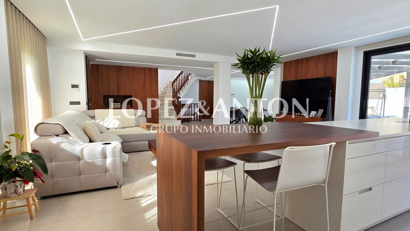 4 soverom Villa til salgs i L'Eliana med svømmebasseng garasje - € 1 200 000 (Ref: 8796366)