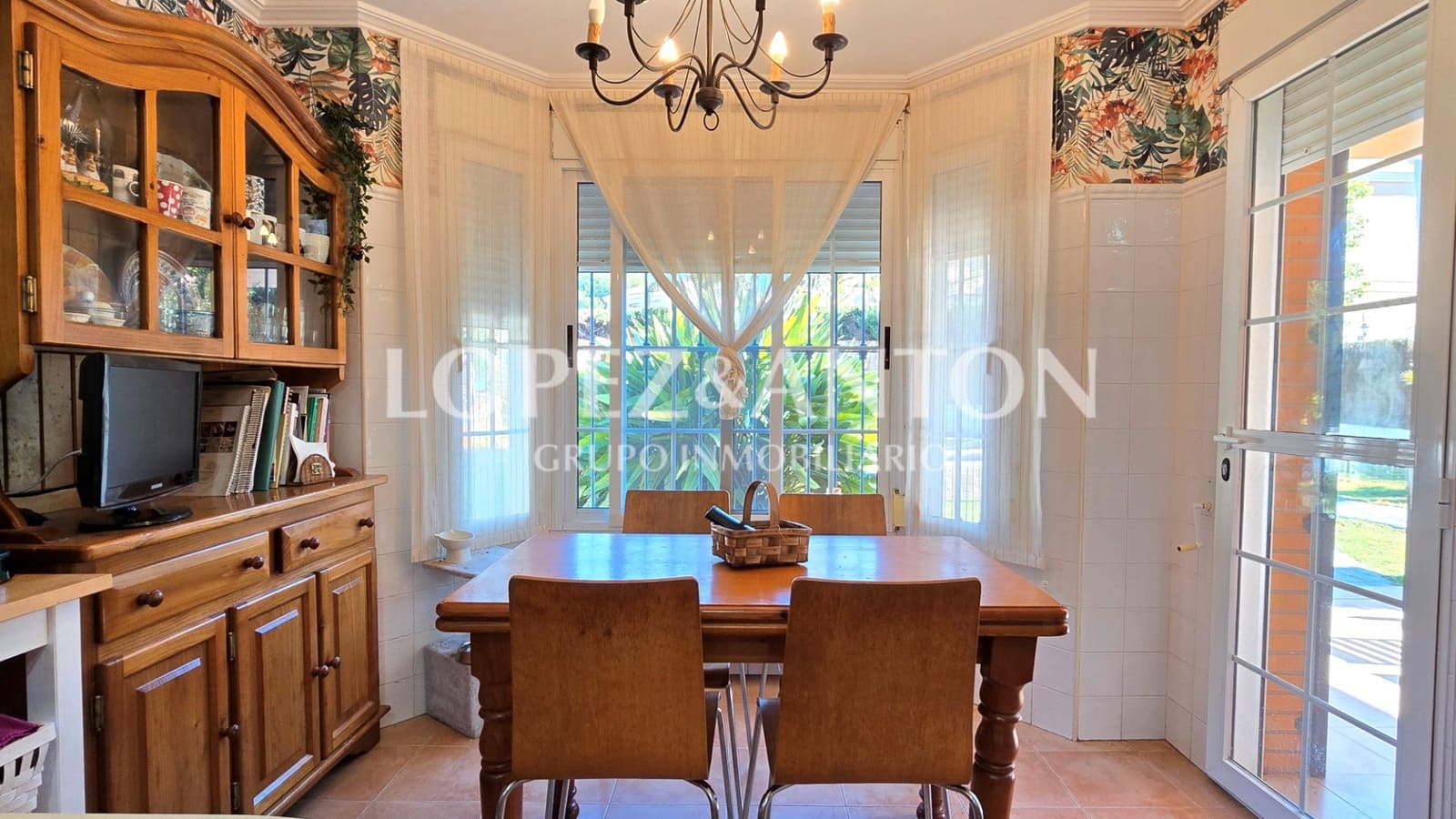 4 bedroom Villa for sale in L'Eliana with pool garage - € 675,000 (Ref: 8816774)