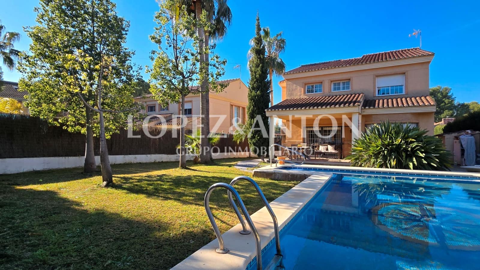 4 bedroom Villa for sale in L'Eliana with pool garage - € 675,000 (Ref: 8816774)