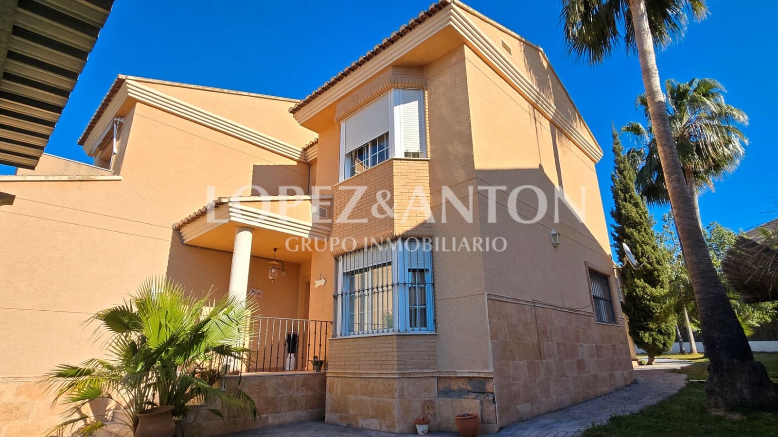 4 bedroom Villa for sale in L'Eliana with pool garage - € 675,000 (Ref: 8816774)