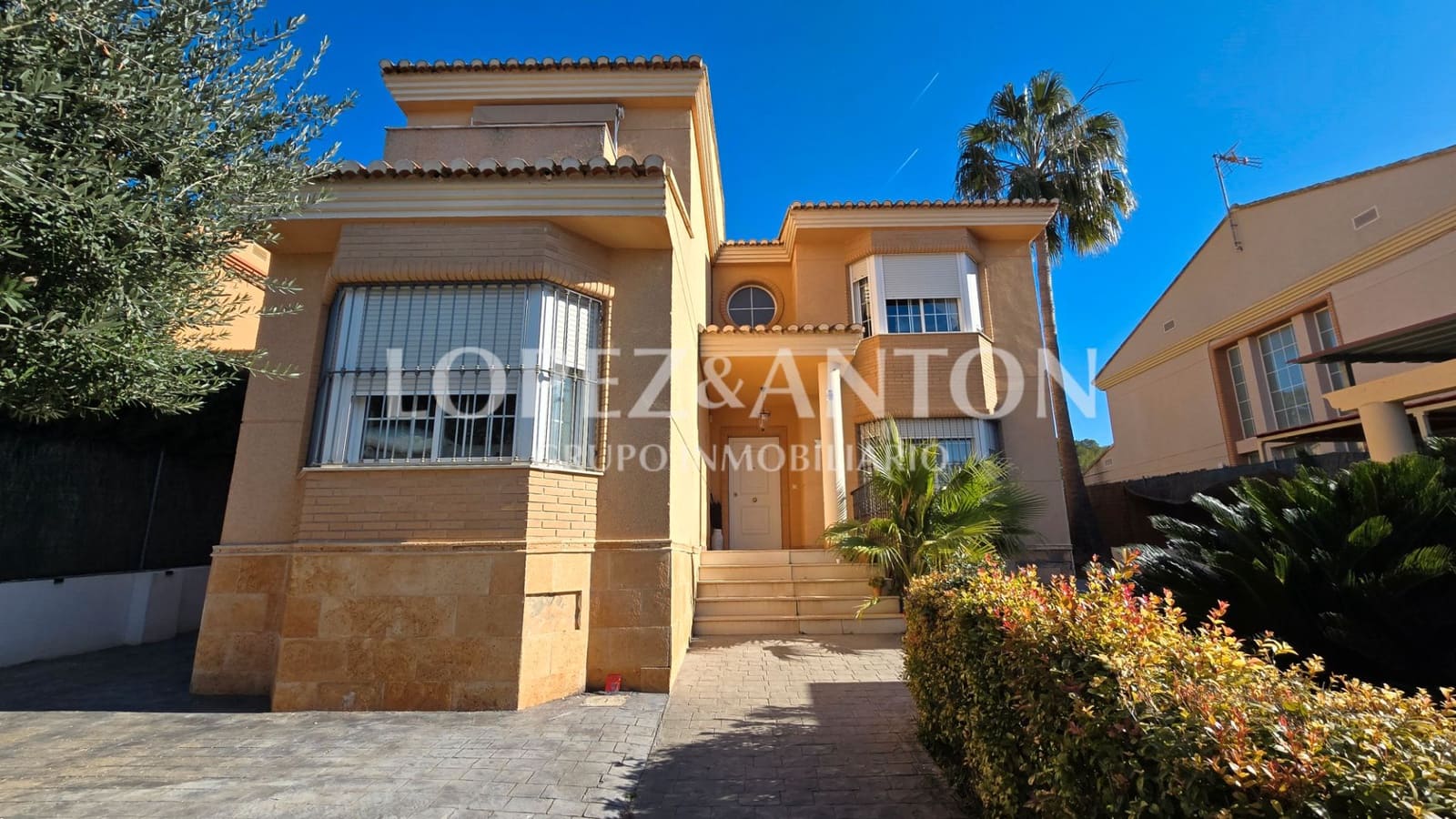 4 bedroom Villa for sale in L'Eliana with pool garage - € 675,000 (Ref: 8816774)