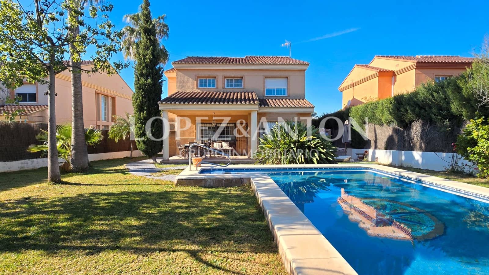4 bedroom Villa for sale in L'Eliana with pool garage - € 675,000 (Ref: 8816774)