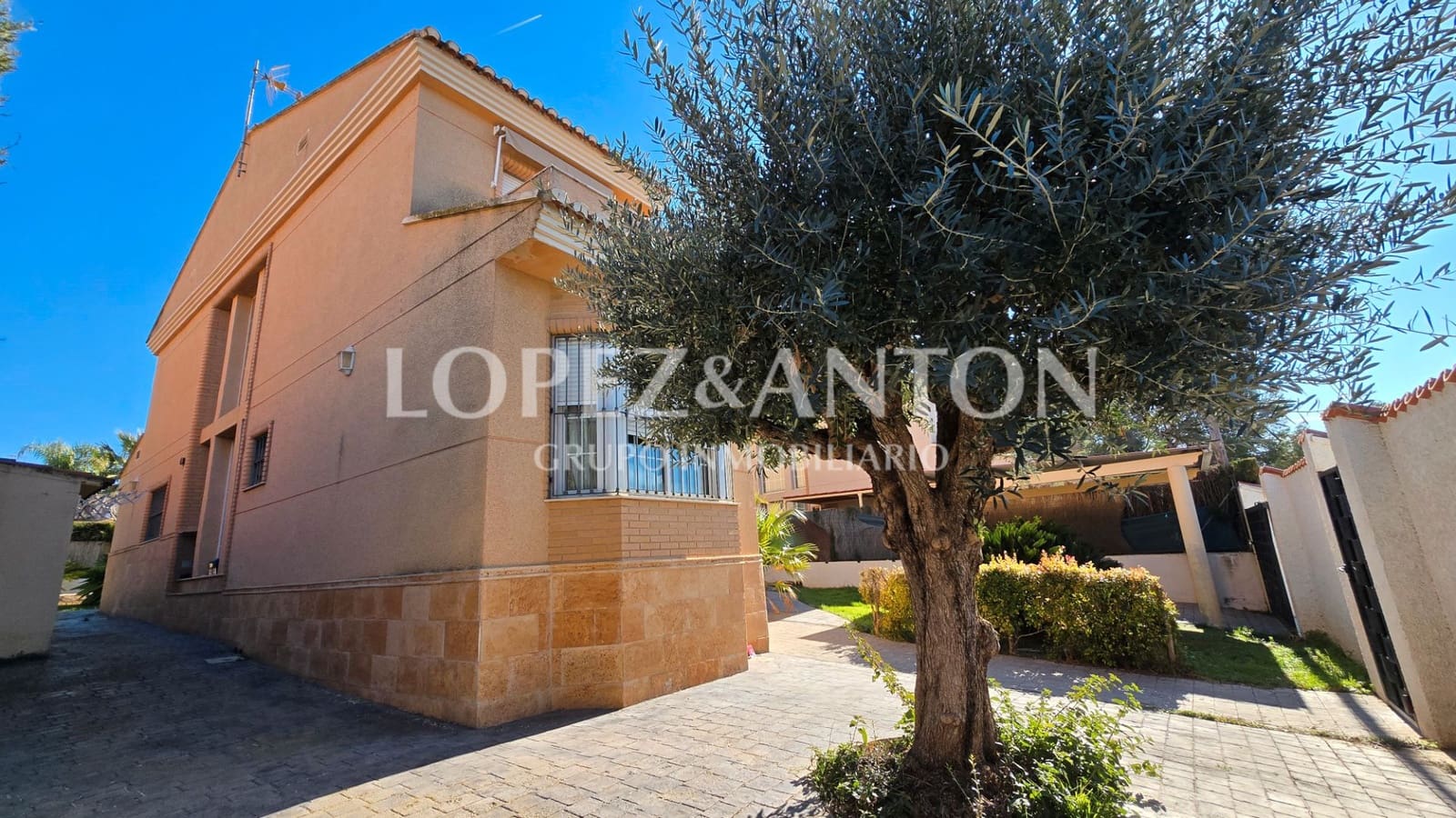 4 bedroom Villa for sale in L'Eliana with pool garage - € 675,000 (Ref: 8816774)