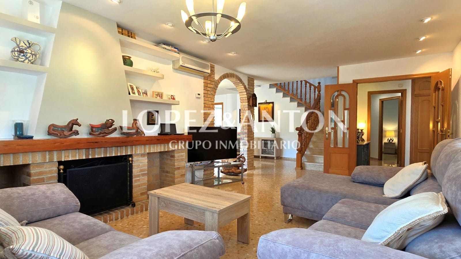 6 soveværelse Villa til salg i L'Eliana med swimmingpool garage - € 695.000 (Ref: 9022361)