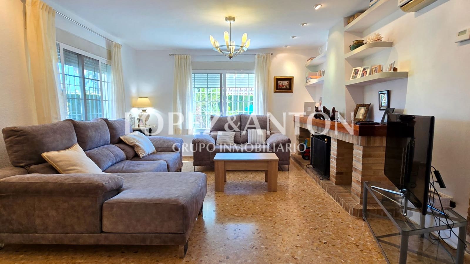 6 soveværelse Villa til salg i L'Eliana med swimmingpool garage - € 695.000 (Ref: 9022361)