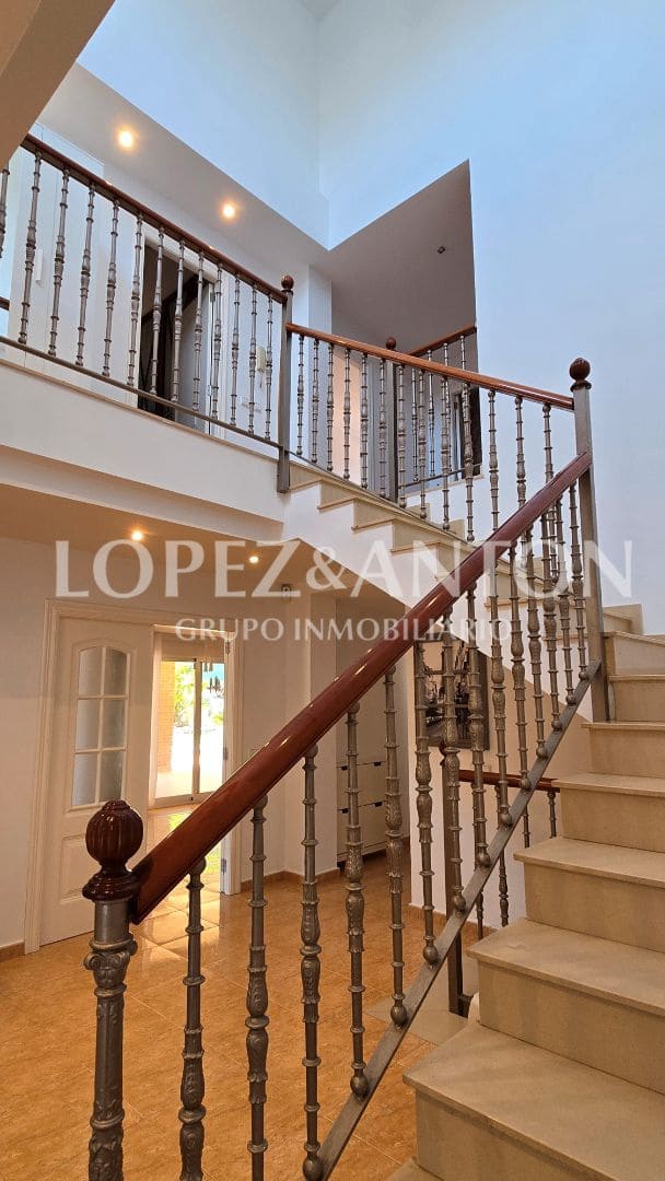 4 soverom Villa til salgs i L'Eliana med svømmebasseng garasje - € 699 000 (Ref: 9061930)