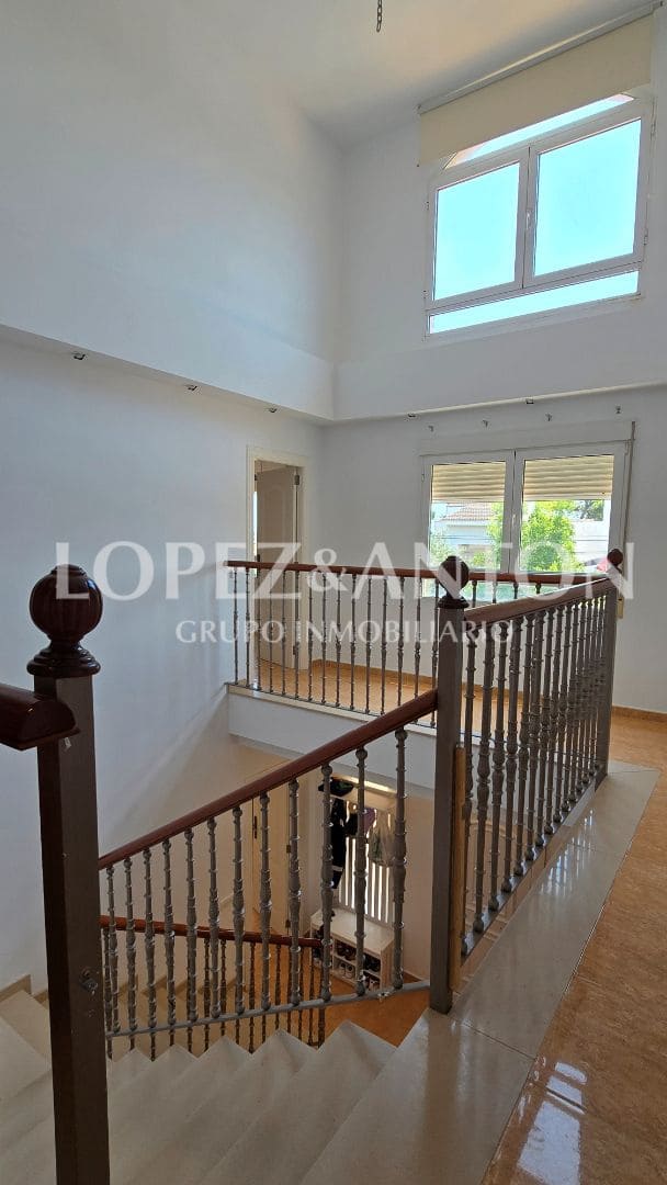 4 soverom Villa til salgs i L'Eliana med svømmebasseng garasje - € 699 000 (Ref: 9061930)