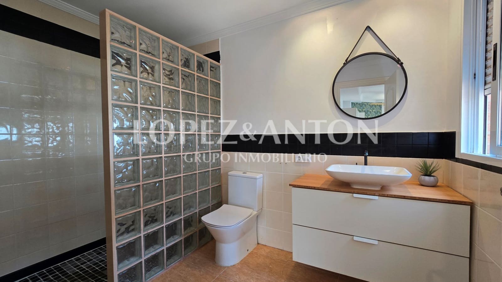 4 soverom Villa til salgs i L'Eliana med svømmebasseng garasje - € 699 000 (Ref: 9061930)