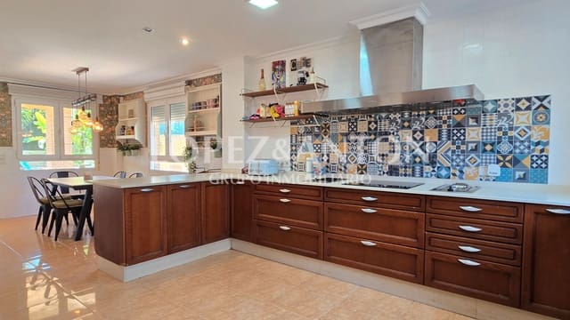 4 sypialnia Willa na sprzedaż w L'Eliana z basenem garażem - 699 000 € (Ref: 9061930)