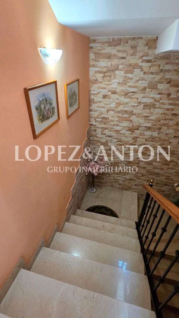 4 soverom Villa til salgs i L'Eliana med svømmebasseng garasje - € 560 000 (Ref: 9135174)