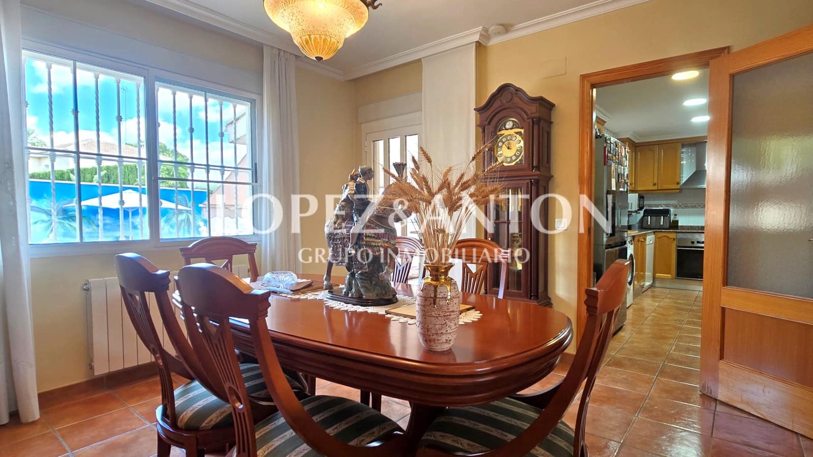 4 soverom Villa til salgs i L'Eliana med svømmebasseng garasje - € 560 000 (Ref: 9135174)