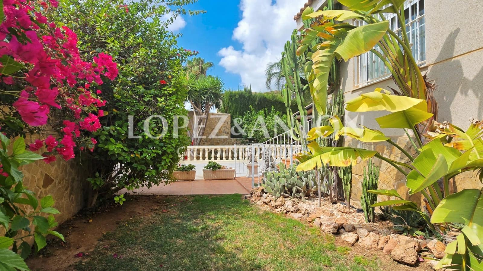 4 soverom Villa til salgs i L'Eliana med svømmebasseng garasje - € 560 000 (Ref: 9135174)