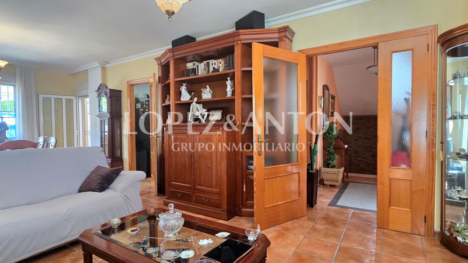 4 soverom Villa til salgs i L'Eliana med svømmebasseng garasje - € 560 000 (Ref: 9135174)